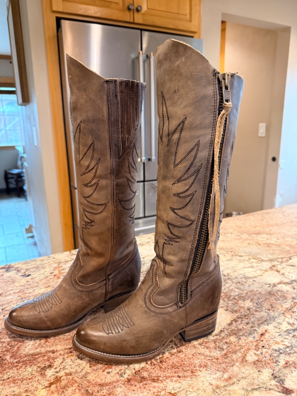 Freebird "Whisper" size 5 distressed black